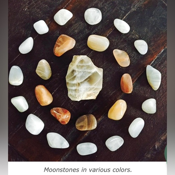 Beautiful Moonstone pendant in a black wrap (jewelers grade wire) - Picture 16 of 16